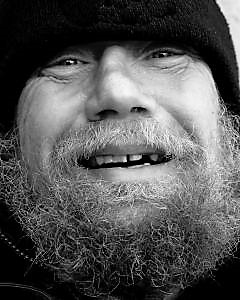 smiling-homeless_21165970