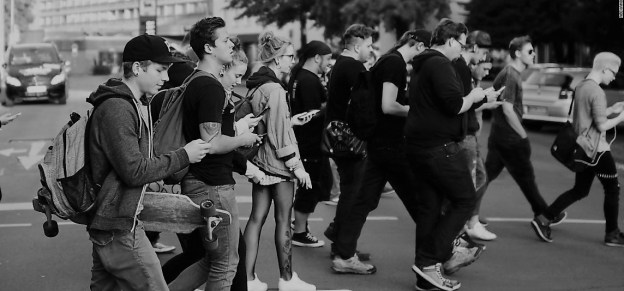 170729164127-cell-phone-walking-file-full-169